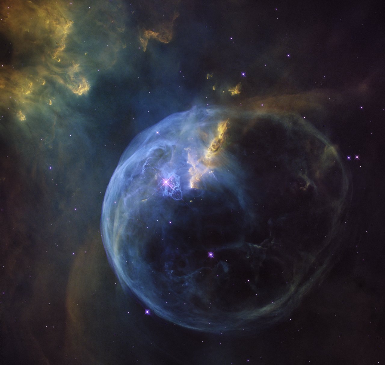 거품 성운 NGC 7635